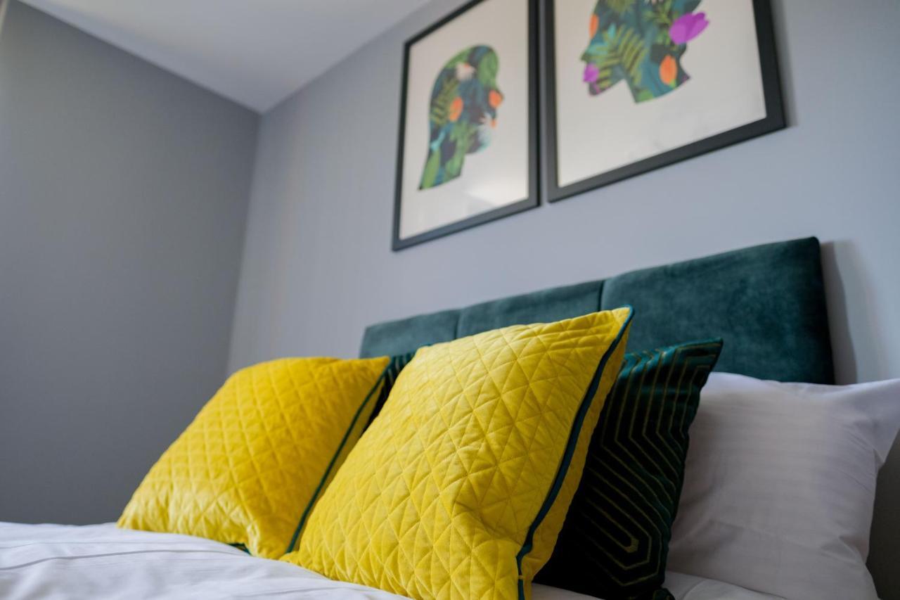 ברמינגהאם Pahuna Ghar Birmigham City 2 Bedroom Apartment- Short To Mid Term Let-Free Secure Parking מראה חיצוני תמונה