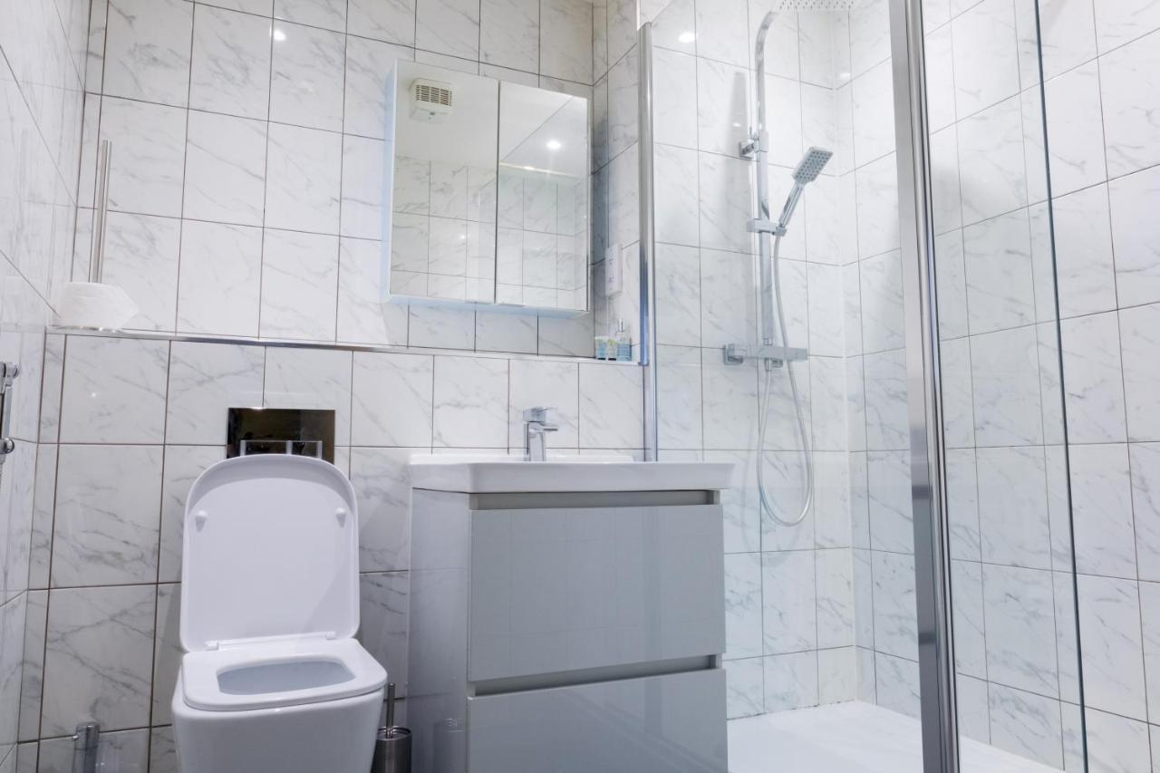 ברמינגהאם Pahuna Ghar Birmigham City 2 Bedroom Apartment- Short To Mid Term Let-Free Secure Parking מראה חיצוני תמונה
